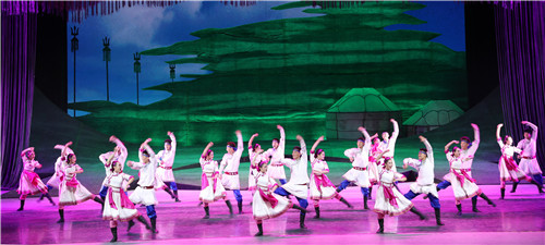 第十四届中国内蒙古草原文化节圆满落幕--内蒙古民族艺术剧院情景歌舞《草原上的乌兰牧骑》作为闭幕式演出倾情上演