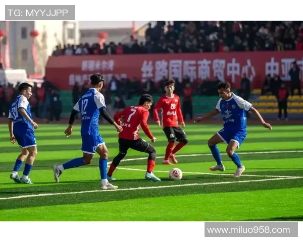 黄俊杰：从青训小将到足球场上的璀璨明星之路